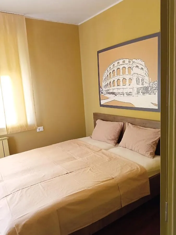 Apartment Laura Pula 0*,  Croatia